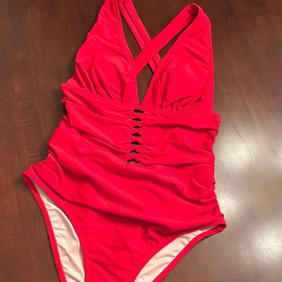 Brand New Cupshe Red One-Piece Swimsuit Cutouts V-Neck Criss Cross Tie Back - Picture 5 of 16